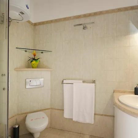 Montenapoleone In The Heart Of - Location Possible * Milaan